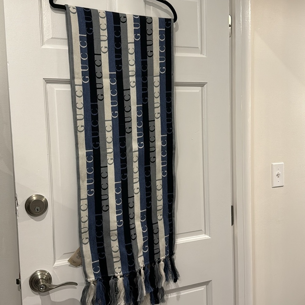 Authentic Gucci wool scarf - Picture 4 of 4